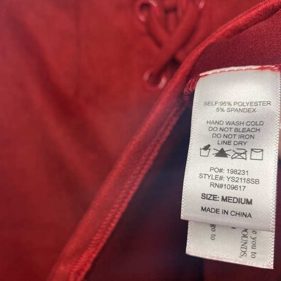 𝅺RED Mini Skirt! Brand:Shinestar size M (runs sm) - Picture 4 of 7